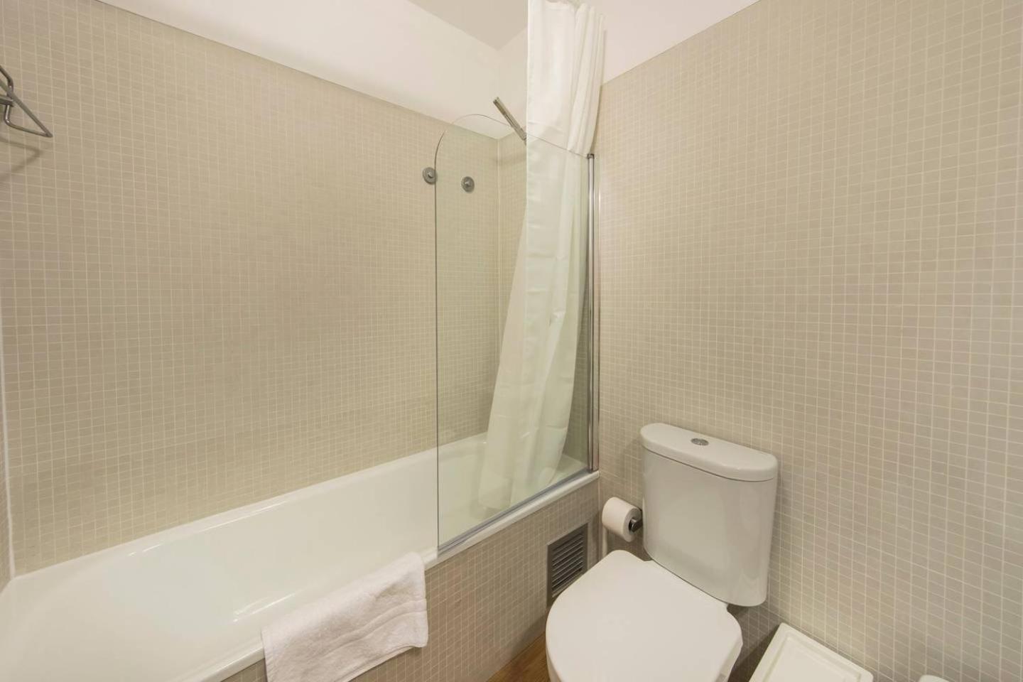 Comfortable Apartment In Campo Pequeno Lisbon Exterior photo